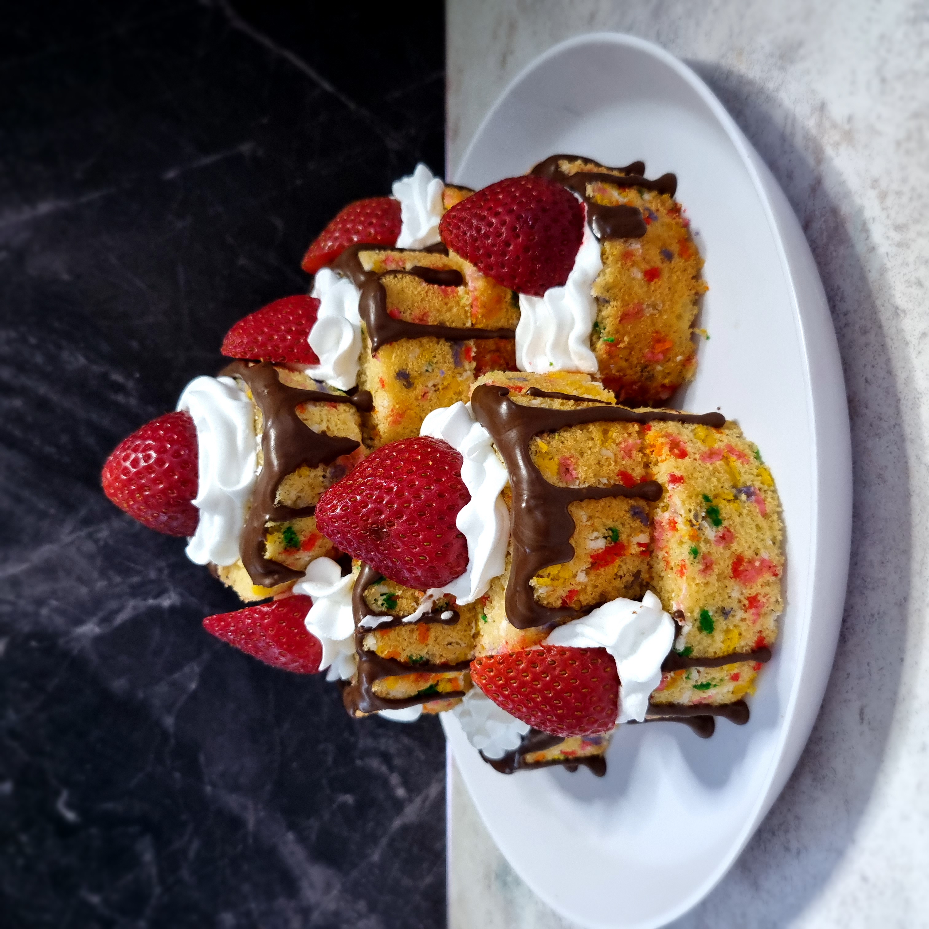 cobertura para panificación sabor chocolate choco inn - RollTower con Cobertura Choco Inn Chocolate